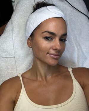 Natalie Negrotti Instagram - NYFW has begun! My day started with my daily 2 mile run, then shopping at the @bollare showroom, a @ziipbeauty facial, I took home so many goodies I need to do an unboxing, then I went to the @pamellaroland book signing at the Edition hotel and ended up at the @voguemagazine party and I wore my favorite white dress… again 🤭 it was such a fun day can’t wait for day 2!