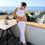 Natalie Negrotti Instagram - mentally i’m still here… in this outfit Oia Santorini, Greece