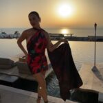 Natalie Negrotti Instagram - 5 star dinners on the crystal waters of the Aegean ♥️ comment below for my dress details and I’ll dm you the link Beefbar Santorini