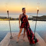 Natalie Negrotti Instagram - 5 star dinners on the crystal waters of the Aegean ♥️ comment below for my dress details and I’ll dm you the link Beefbar Santorini
