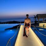 Natalie Negrotti Instagram - 5 star dinners on the crystal waters of the Aegean ♥️ comment below for my dress details and I’ll dm you the link Beefbar Santorini