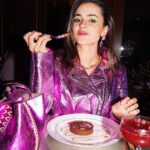 Natalie Negrotti Instagram - We are what we eat ? 😳😬🐾 @natalienegrotti x @khrystyana By @warnerjesse Hair @jazshepard Makeup @kimchipearl Wearing @flyingsolonyc Jackets @mimika_leather Bags @voltaatelier Earrings @rachelmulherin @juwelier_berends Restaurant @boucherienyc #shortandtall #shortfriend #tallfriend New York, New York