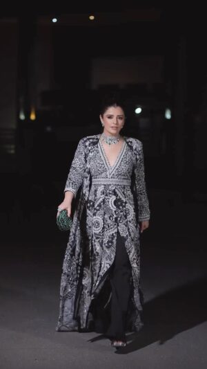 Natasha Luthra Instagram - Got my hands on these luxurious and powering diamonds with Zambian emerald passed down through generations just giving the ultimate goals from @hmdiwanjewellers paired with this beautiful Outfit detailed so intricately from @pankhurijain.label

Outfit - @pankhurijain.label
Jewellery - @hmdiwanjewellers 
Glam @priyatodarwal 
Hair @saroj_hairstylist