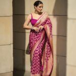 Natasha Luthra Instagram – Clearly in my Saree era 💜 Loved wearing this beautiful Khaddi Georgette Silk Saree by @jarierabanaras. Its sheer and lightweight texture drapes gracefully, making it a perfect choice for those who appreciate style and heritage.

Jewelery @mortantra 
Glam @jagritiglammakeup 
Shot by @iris.filmss 
Hair @hairby_nitin