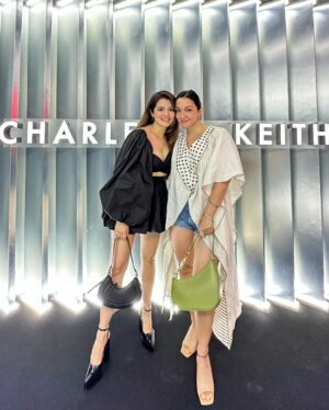 Natasha Luthra Instagram - Embracing the autumn vibes at the @charleskeithofficial collection Showcase 🍂✨ Now let's talk about the showstopper – the iconic Petra Bag! It's the IT bag of the season, and I can't get enough of it. A perfect statement piece to elevate your fall style! 🍁💼 

#CHARLESKEITH_IN #charleskeithfw23 #ad