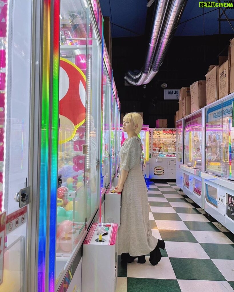 Natsumi Maki Instagram - UFOキャッチャーにへばりついてる。 こんな彼女はどうですか🥳🫶 #大慶園 #natsupoi #なつぽい #プロレスラーの休日