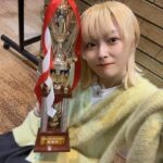 Natsumi Maki Instagram - むふふふふ🤭✨ これみるたびに、この夏を振り返る。 突っ走って、楽しかったなぁ〜 辛い中頑張ってたんだねって言われるけど、全く辛いっておもわなかった。 目の前のことに夢中になるって本当に楽しい！ 私は、そういう方が向いてる。 生きがいややりがいを感じれる🌟 だから、ただただ楽しかった！！！ ぽい族も、ぽい族以外のお客様も、どんどん前のめりになっていく感じ。 たまんないね！！！ #ウルフカット #ウルフ女子 #金髪ボブ #なつぽい #natsupoi