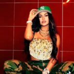 Natti Natasha Instagram - 2023 me enseñó demasiado , quizás más de lo que esperaba y esa es la magia que traen las cosas inesperadas . Me demostré lo poderosa que puede ser una mujer que quiere crecer , Con cada experiencia empecé a ver solo lo lindo de cada día ! Y entendí que puedo ser TODO Lo que YO QUIERA SER Mami , cantante , empresaria , hija , hermana , esposa , amiga … todo ! Lo que se consideraba difícil ya es fácil , lo oscuro se vuelve claro … Y que con un poco de música rica y champagne se hace restart 2024 eres más que esperado ! ✨