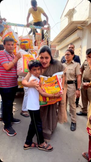 Navaneet Kaur Instagram - दीपावली च्या हार्दिक शुभेच्छा 🙏