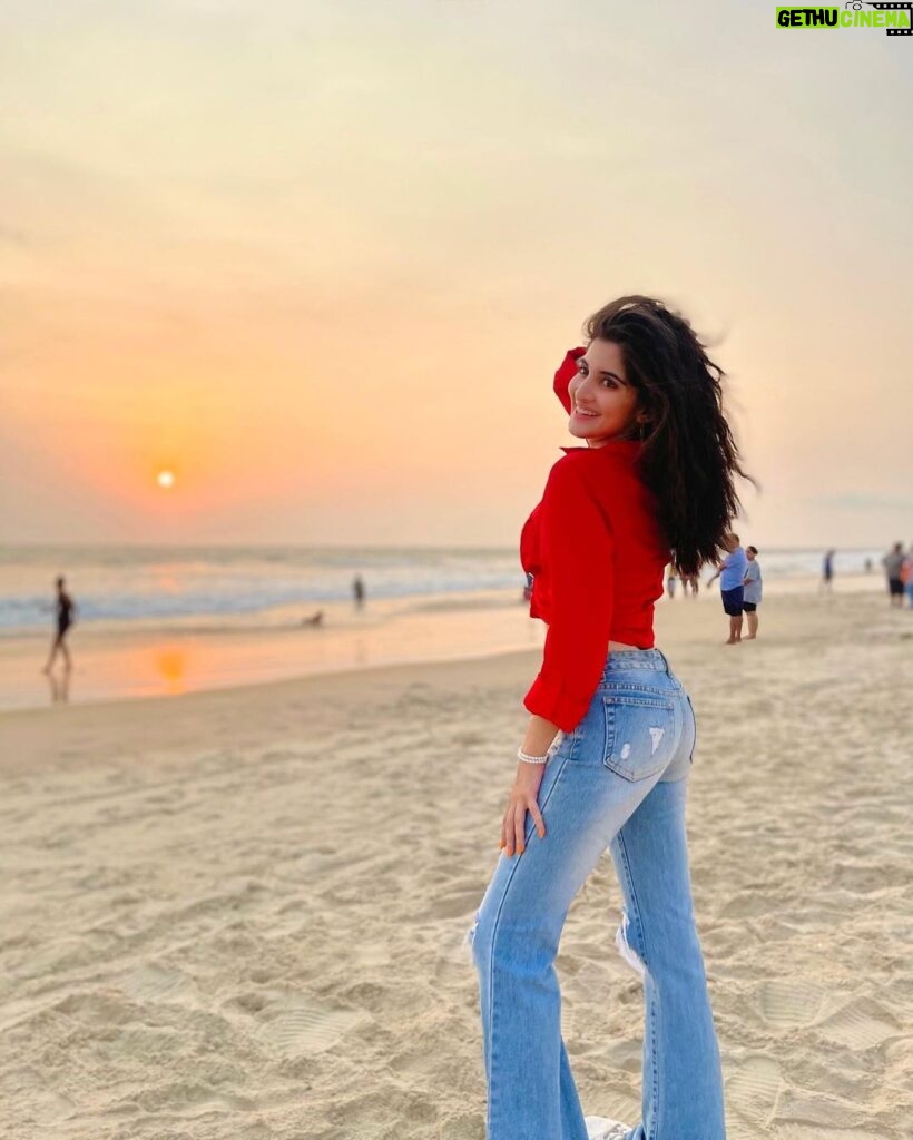 Navika Kotia Instagram - Sun-kissed, beach-bound, and living in the moment 🌞🌊 Goa