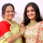 Navika Kotia Instagram - Happy birthday Mummy!! 🥳❤️ the only aim in my life is to give you all the happiness in the world! So grateful for you mom I hope u live so long that I always have you by my side. I love you my best friend 😘🥳🎂❤️