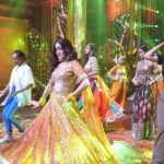Navika Kotia Instagram - From makeup brushes to dance moves, witness the preparations directly from the set of #RishtonKiDeepavali. 🫶 Dekhiye #KundaliBhagya, 7th November, raat 9:30 baje se, sirf #ZeeTV par aur kahin bhi, kabhi bhi @zee5shows par. #NayeRishteyNayeKahaani #BTS @aishwarya_khare @navika_kotia @sana_sayyad29