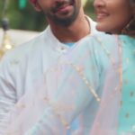 Navika Kotia Instagram - Drop a ‘💕’ agar Kesar aur Sooraj ke iss pyaar bhare lamhein ne chhoo liya hai aapka bhi dil! Dekhiye #KyunkiSaasMaaBahuBetiHotiHai, har roz, shaam 6:30 baje, sirf #ZeeTV par aur kahin bhi, kabhi bhi @zee5shows par. #KesarAurSooraj #ZeeTVReels @navika_kotia @lakshay_khurana17