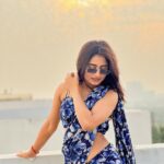Nayani Pavani Instagram - Sexy winter lona body heater nuvena 🤍💙 Saree : @nayalooks
