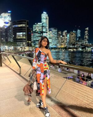 Nayani Pavani Instagram - hi 🙋‍♀️ 2024 ✨
Wishing you all happy new year 🤍

#nayanipavani