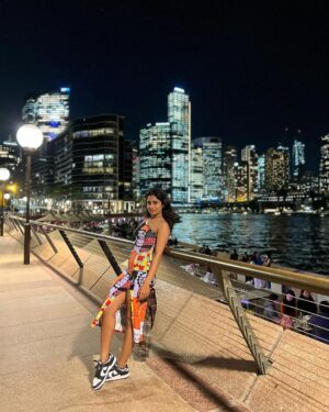 Nayani Pavani Instagram - hi 🙋‍♀️ 2024 ✨
Wishing you all happy new year 🤍

#nayanipavani