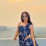 Nayani Pavani Instagram - Sexy winter lona body heater nuvena 🤍💙 Saree : @nayalooks