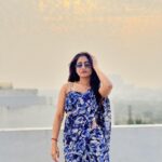 Nayani Pavani Instagram - Sexy winter lona body heater nuvena 🤍💙 Saree : @nayalooks