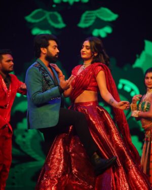 Nayani Pavani Instagram - Mass energetic dance performance in #BiggBossGrandFinale Sesson-7. 
My outfit by @contraditions 
PC by @riteshnikamphotography 
@starmaa @endemolshineind