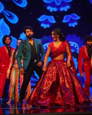 Nayani Pavani Instagram - Mass energetic dance performance in #BiggBossGrandFinale Sesson-7. 
My outfit by @contraditions 
PC by @riteshnikamphotography 
@starmaa @endemolshineind