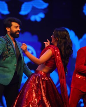 Nayani Pavani Instagram - Mass energetic dance performance in #BiggBossGrandFinale Sesson-7. 
My outfit by @contraditions 
PC by @riteshnikamphotography 
@starmaa @endemolshineind