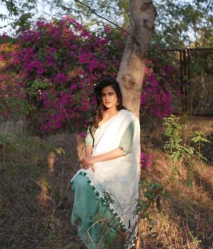Neha Mahajan Instagram - December sun ⛅️
