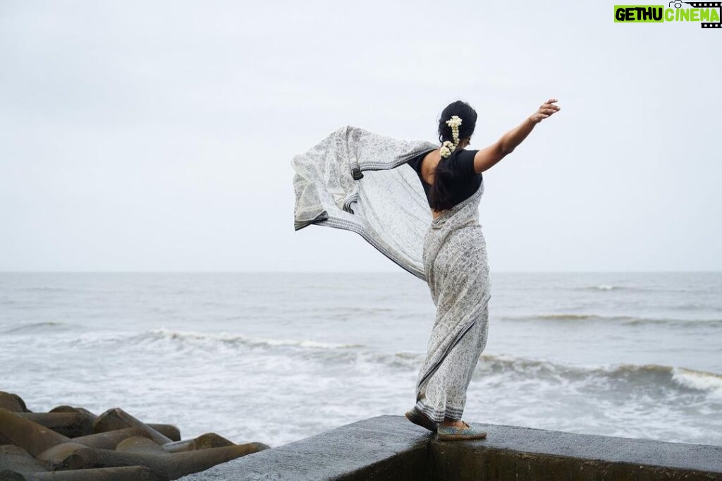 Neha Mahajan Instagram - Sea-gal 🌊 Captured by @ashiq_mk Mumbai