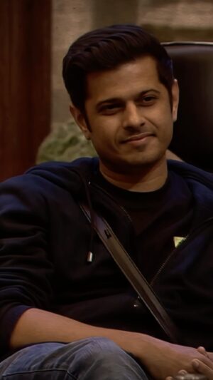 Neil Bhatt Instagram - Neil was nominated by his fellow “dimaag” house contestants for the entire season despite of never violating any rule of the show. 
Yet, when Neil was given the power to distribute food ration in the house, he chose not to take his revenge out by keeping anyone hungry. 
Time and again, Neil has proved himself to be a fair contestant, winning hearts by staying true to his honest personality.
More power to you Neil. We hope you continue playing the way you are💪🏼

Hoodie by - @spykarofficial 
Tshirt by - @purvabansal5
Styled by - @purvabansal5
Assist by - @kalyanis_couture

#HonestPlayer #WinnerofHearts #NeilBhatt #Neiwarya #BiggBoss17 #BiggBoss #BbB17