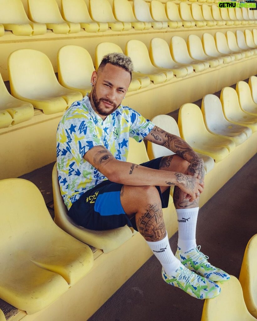 Neymar Jr Instagram - Instituto Neymar Jr, a home for future ballers ✋😜🤚 The Neymar Jr Instituto collection, available now on PUMA.com. ————- Instituto Neymar Jr., a casa dos futuros craques ✋😜🤚