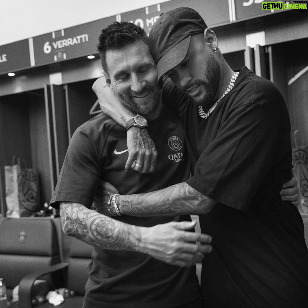 Neymar Jr Instagram - Hermano.. no salió como pensábamos pero intentamos de todo. Fue un placer compartir 2 años mas con vos. Muchas suerte en tu nueva etapa y que seas feliz. Te quiero ❤️ @leomessi