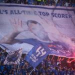 Neymar Jr Instagram - Muito feliz por estrear com vitória … obrigado aos torcedores pela homenagem 🙏💙