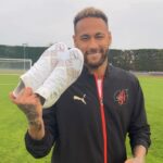 Neymar Jr Instagram - Minha jornada para 78 gols em um par de @pumafootball FUTURE 🇧🇷 Gostaria de agradecer e dar um par para vocês, meus fãs. My journey to 78 goals on a pair of @pumafootball FUTURE 🇧🇷 I would like to say thank you and give one pair to you –my fans.