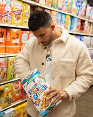 Nick Barrotta Instagram - what was your favorite cereal growing up?? i’m going to war for @cinnamontoastcrunch 💪🏼💪🏼 comment below and tell me what your go-to was….