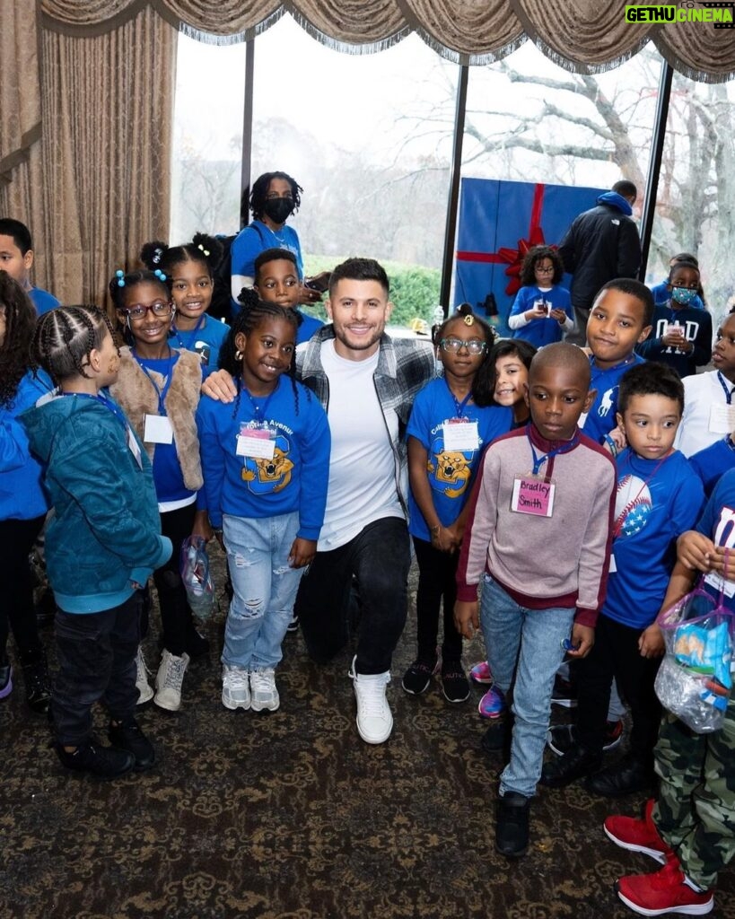 Nick Barrotta Instagram - spent my morning hanging with these awesome kids! 💙 thank you to the american giving project/ toys of hope team for having me back this year — and thank you for all you do for these children and families! today was a great reminder of what the holiday season is all about 🙏🏼💫 #toysofhope Oheka Castle