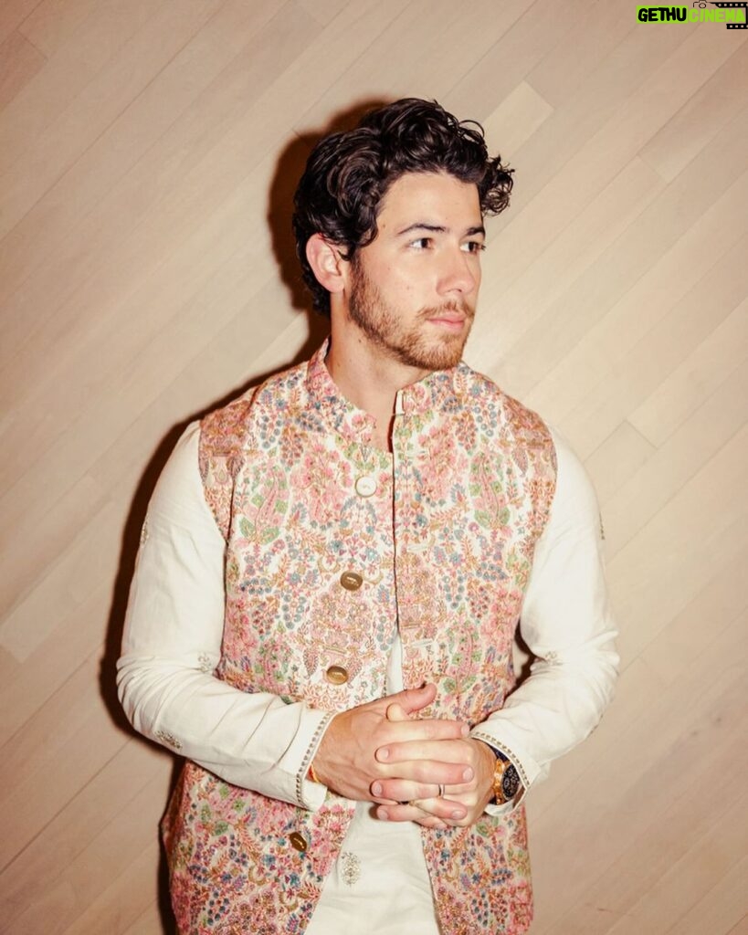 Nick Jonas Instagram - So nice being able to spend a few days by the beach to celebrate Diwali with my friends and family. Thank you @airbnb Styled by @stylebyami Designed by @sabyasachiofficial