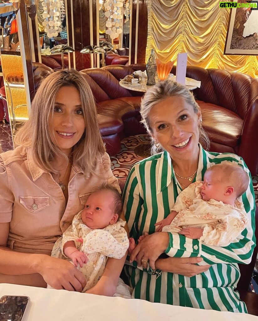 Nicki Shields Instagram - Two weeks of you Alyra! 💖 And the end of @marksainthill’s paternity leave😭… which may have turned into a two week long pub crawl of all our favourite spots🙌🏼… plus an essential trip to London Zoo thrown in. Our little lady has fitted in to family life very well and the novelty of stroking her head or holding her hand hasn’t worn off with the boys… yet! Tomorrow is a big day! Mark is back at work, so apparently that means I’m in charge…. 😳🤷🏼‍♀️. Ha…. Who am I kidding…. The kids are always in charge. They just let us pretend we are once in a while. Here goes! Big thank you to our friend and talented photographer @romybecker.photographer for capturing this moment 🥹 Thank you for the PR gifts for the kids and I from @thelittlegreensheep @bumppr @jandjoshlondon @bumpandmilk @fusecomms @boden_clothing @lauraparkesstyling_ 💚🤍 #AlyraLily #twoweeks #mumofthree #threeunderfive #angleseaarms #pubcrawl #paternity #baby #kidsclothing #family #photography #pregnancyfashion