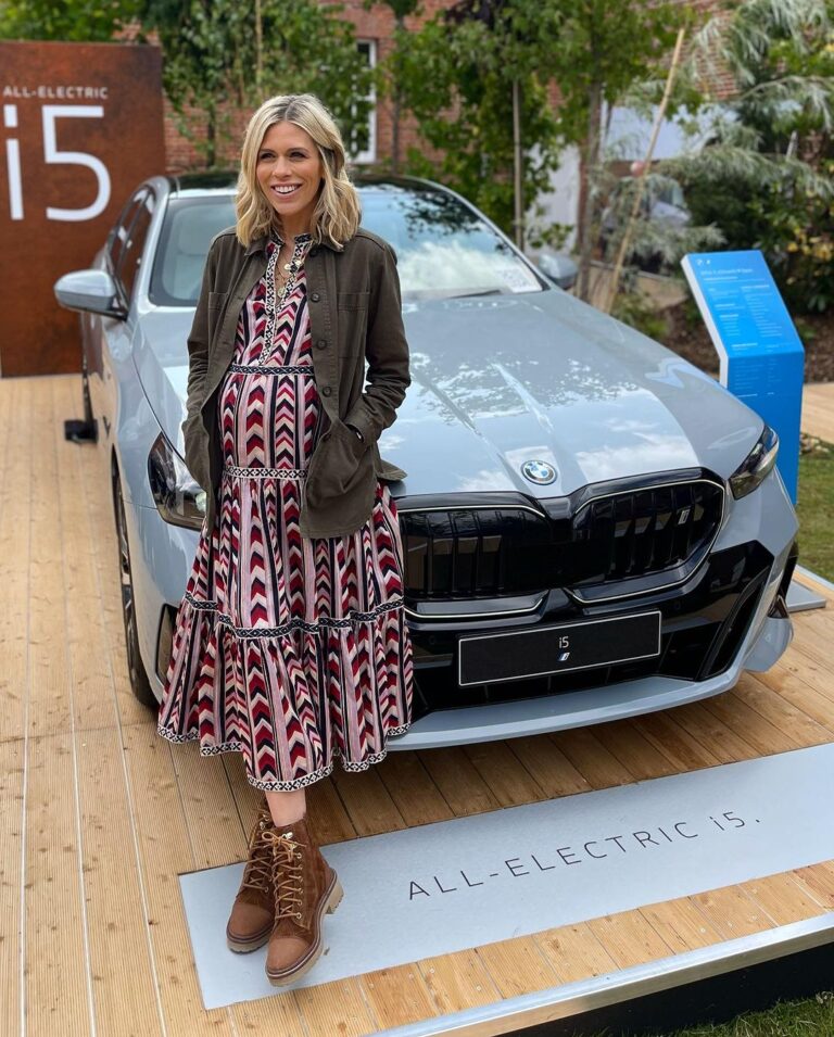 Nicki Shields Instagram - Quick.. Grab a cuppa (or glass of vino!) and settle into the @fosgoodwood highlights on ITV4 NOW! 7pm- 9pm tonight… My highlight has to be an impromptu chat with Sir Jackie, aka Goodwood royalty! #goodwoodfos #goodwoodfestivalofspeed @sirjackiestewart @aussiegrit @suziperry100 @mr_davidgreen @karunchandhok @bmwuk #bmwi5 #racingcars #classiccars #f1 #wec #rally #wrc #itv