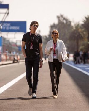 Nicki Shields Instagram - Mixed emotions! Delighted to be stepping into the role of Lead Presenter @fiaformulae @channel4! But that means no more @vernonkay in the paddock 😰💔. Things won’t be the same without our favourite long legged, American football playing, disco dancing DJ from Bolton! @bbcradio2 don’t know how lucky they are to have you! 🙌🏼 

#formulae #presenter #channel4 #motorsport #vernonkay #portland #Oregon #electricracing #womeninmotorsport