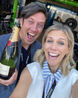 Nicki Shields Instagram - Mixed emotions! Delighted to be stepping into the role of Lead Presenter @fiaformulae @channel4! But that means no more @vernonkay in the paddock 😰💔. Things won’t be the same without our favourite long legged, American football playing, disco dancing DJ from Bolton! @bbcradio2 don’t know how lucky they are to have you! 🙌🏼 

#formulae #presenter #channel4 #motorsport #vernonkay #portland #Oregon #electricracing #womeninmotorsport