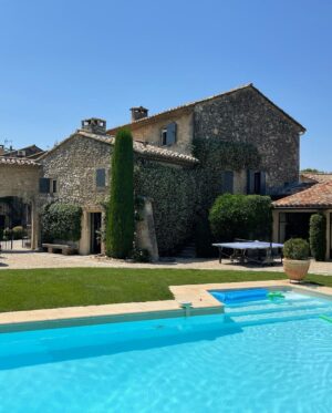 Nicki Shields Instagram - This week I’ve been mostly waddling round Provence.. Making the most of our last holiday for a while! 💖☀️🇫🇷

Loving discovering a part of France I’ve never been to before.. Gordes, Luberon, Roussillon … what a stunning part of the world! 😍☀️Still got a few more days to go if you have any last minute recommendations🙏🏼

The DS7 has been providing us with plenty of fun on the road! 💙

#family #holiday #luberon #gordes #roussillon #pool #southoffrance #discovering #drive #roadtrip #ds7