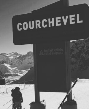 Nicolas Couteau Instagram - Petit détour à @snowlodgehotelcourchevel pour profiter du séjour 🤍