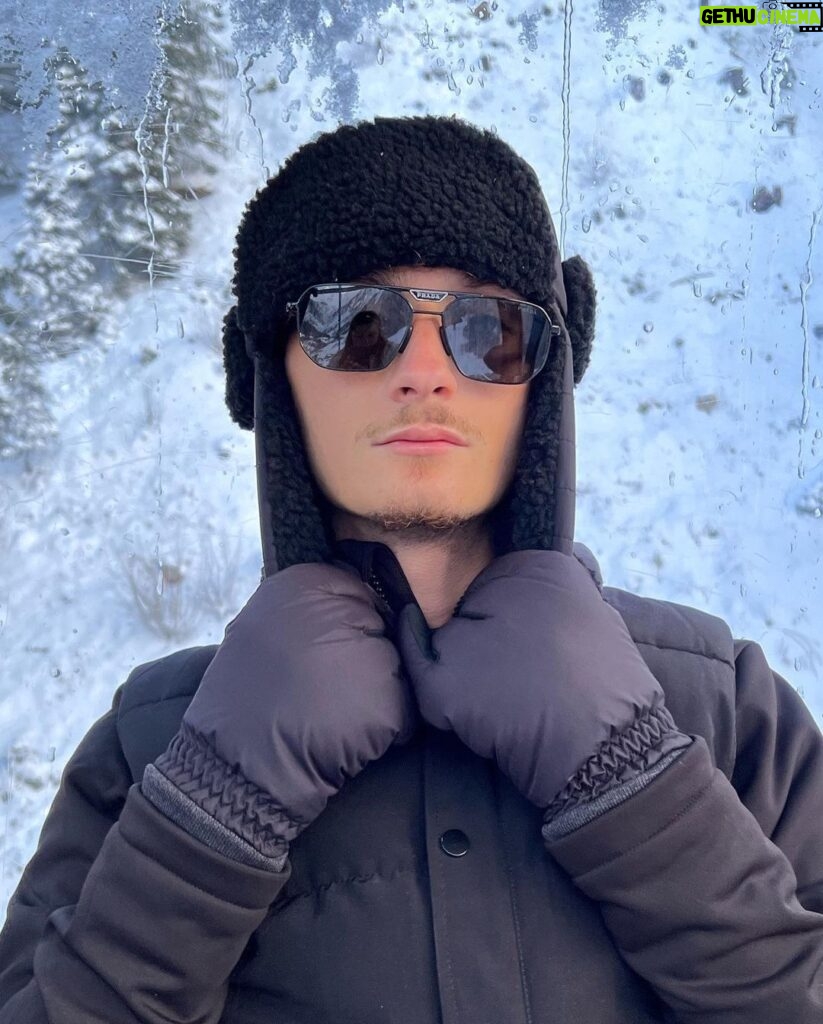 Nicolas Couteau Instagram - Les Ch’tis font du ski 😂🎿⛷️ Arêches-Beaufort