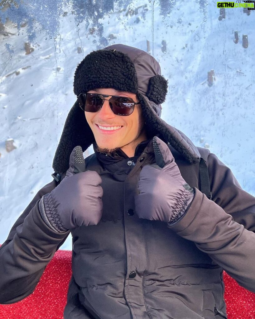 Nicolas Couteau Instagram - Les Ch’tis font du ski 😂🎿⛷️ Arêches-Beaufort