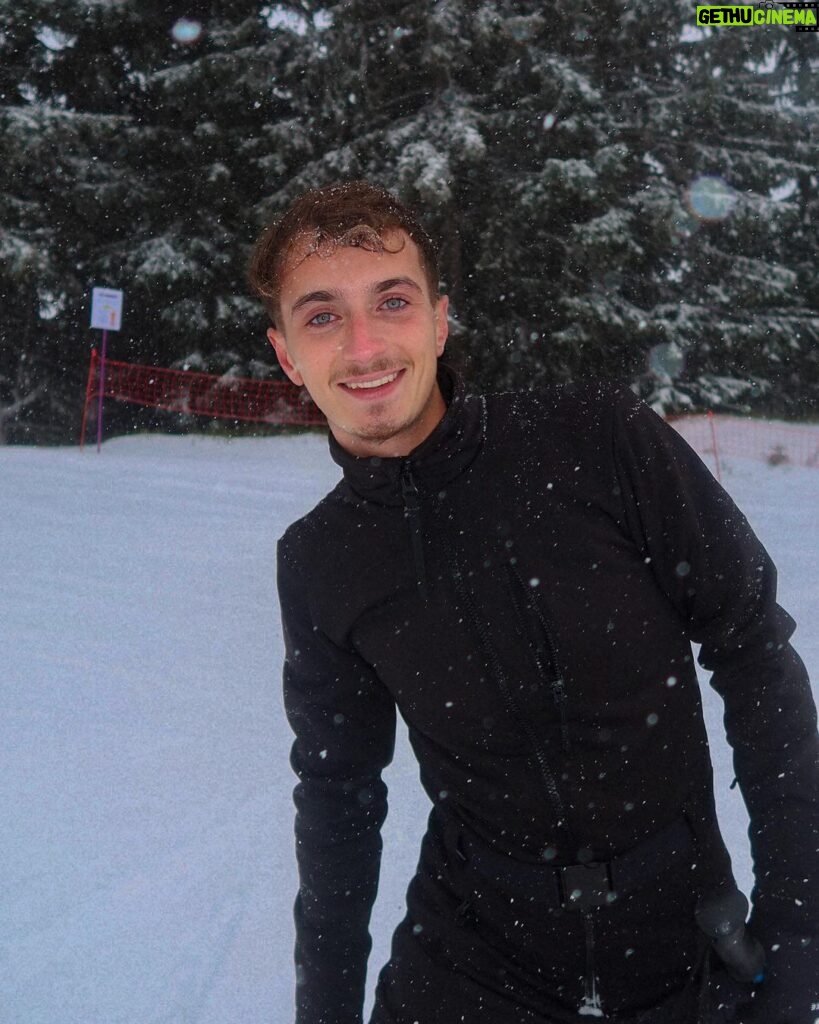Nicolas Couteau Instagram - Vous partez au ski cette année vous ? 🤩🎿⛷️ Arêches-Beaufort