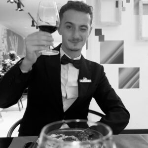 Nicolas Couteau Instagram - Veuillez noter mon jeu d’acteur pour prendre une photo 😭 
Je vous souhaite à tous de la réussite, du bonheur, de l’amour et surtout la santé pour cette merveilleuse année qui nous attend !
On ne sait pas de quoi demain est fait alors profitez au maximum de la vie !!!! ♥️♥️ 🎆