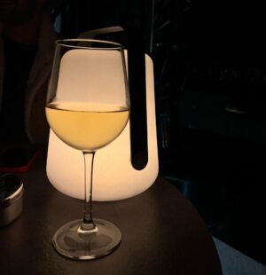 Nicolas Couteau Instagram - Roof top parisien avec un verre de vin blanc 🥂que demander plus au peuple… 😌