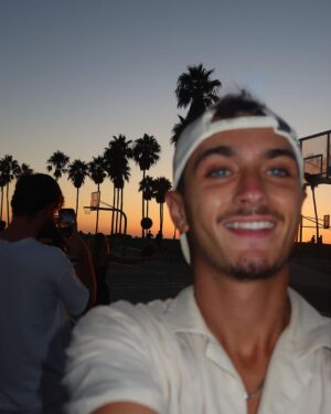 Nicolas Couteau Instagram - On reste toujours dans la vibe Sunset à Venice Beach quoi 🌴🇺🇸