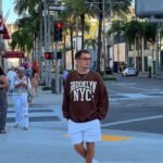 Nicolas Couteau Instagram – Beverly Hills promenade 🤓 j’ai grave une tête d’intello avec les lunettes 😂 c’est quoi votre pire connerie en classe ?? Je veux tout savoir 🫶🏼
#gifting Beverly Hills, California