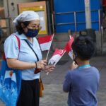 Nicole Seah Instagram - The Workers’ Party East Coast GRC team, including @fooseckguan.sg and @abdulshariff.sg , was out and about on this sunny National Day at the various markets and locations in EC - 58, 85, 216, 16, Bedok Interchange and Simei. East Coast GRC residents were cheered by patriotic and celebratory vibes as flags were distributed to stallholders, children and the elderly. We wish all Singaporeans and Singapore residents a very happy National Day, and the most-exchanged goodwill greeting of the day - May you be happy and healthy always!