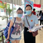 Nicole Seah Instagram - Hammer sale at Kovan 209 market today, in the ward of MP @sylvialim65 . The market was bustling with good food and long queues! Had the pleasure of walking with Marine Parade GRC candidate @fadli_fawzi and seasoned WP veterans. Following which, had to make the best of a precious Sunday by bringing the eldest out for a swim. Wishing all a restful National Day weekend. Kovan 209 Market & Food Centre